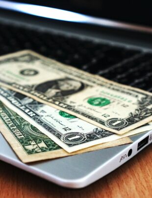 التحويل عبر البنوك الرقمية في السعودية: تقليل خسارة تحويل الدولار واليورو إلى الريال
