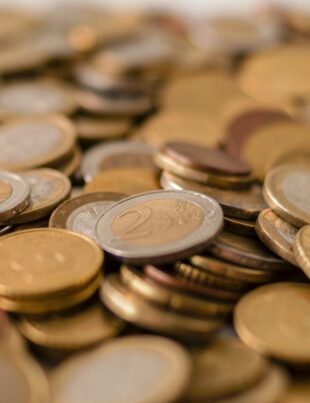 كيف تستفيد من الذهب والفضة لتخطيط ميزانية الزواج دون مفاجآت مالية