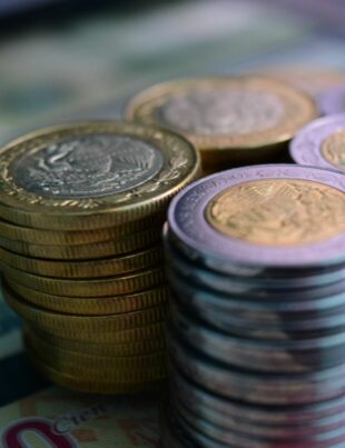 كيف تحافظ على هدوئك وتشتري الذهب والفضة بذكاء بعيدًا عن العواطف
