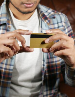 شراء الذهب والفضة عبر العروض البنكية: طريقة لتقليل التكاليف وتحقيق عائد أفضل
