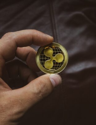 الذهب الرقمي: استثمار عملي في العملات المدعومة بالذهب للمستثمر العربي