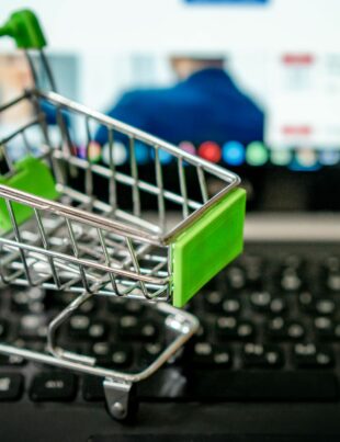 كيف تحمي مشترياتك من الإنترنت باستخدام التأمين