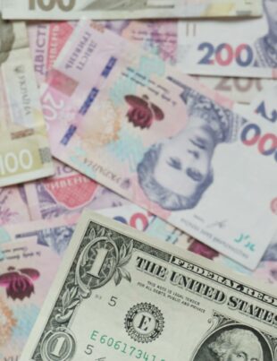 سعر الصرف الفوري أم المتوسط: أيهما تختار لتحويل أموالك؟