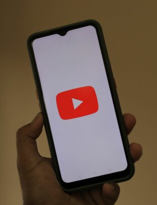 من التعليقات إلى الدخل: بناء قائمة بريدية من يوتيوب وتيك توك لتقوية مبيعات الأفيلييت