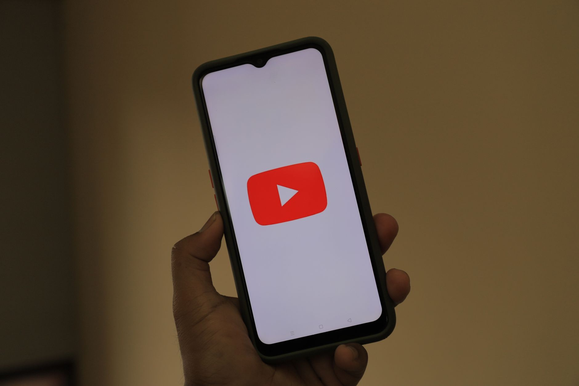 من التعليقات إلى الدخل: بناء قائمة بريدية من يوتيوب وتيك توك لتقوية مبيعات الأفيلييت