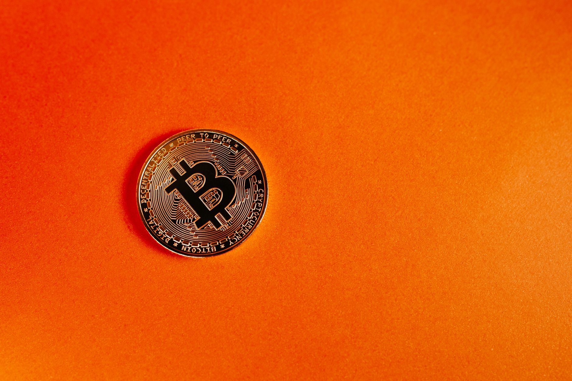 كيف تستثمر في صناديق السيولة الرقمية بأمان وتزيد عوائدك في DeFi
