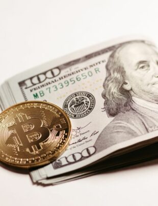 صندوق طوارئك الرقمي: كيف تبني احتياطي نقدي بالعملات المشفرة