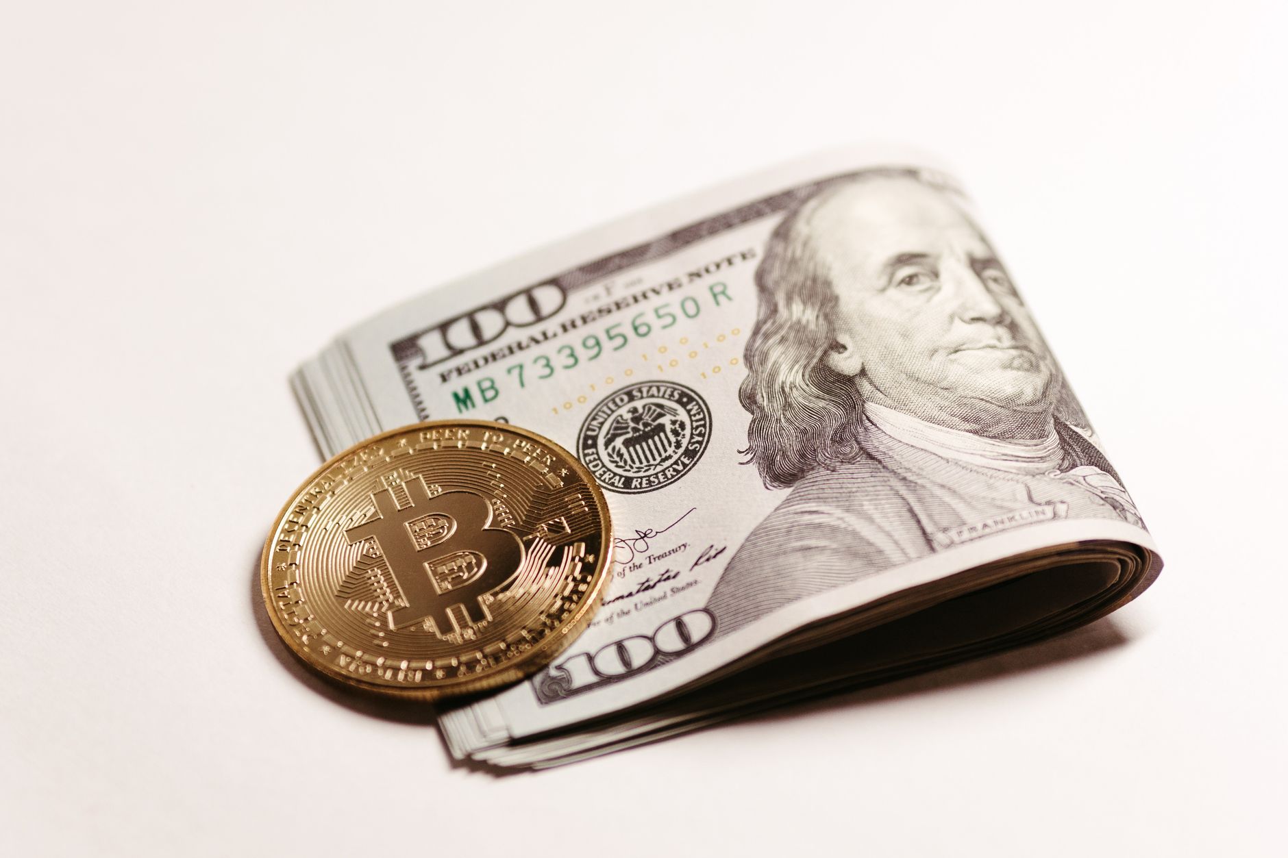 صندوق طوارئك الرقمي: كيف تبني احتياطي نقدي بالعملات المشفرة