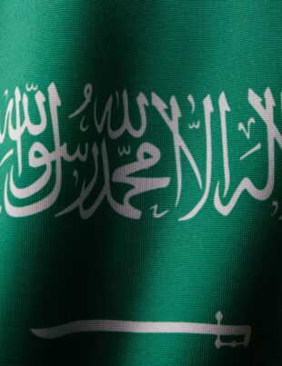 تحويل الدولار إلى الريال عبر العملات الرقمية المستقرة: هل هي خيار واقعي؟