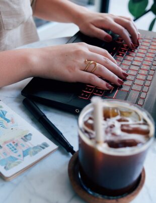كيف تحقق دخلًا ثابتًا من الفريلانس خلال شهر دون خبرة سابقة