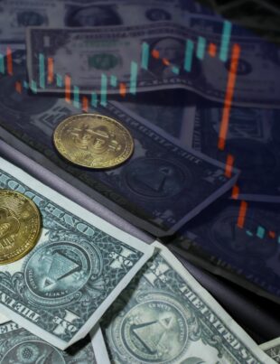 كيف تبني استراتيجية الشراء الدوري للبيتكوين وتخفّف أثر التقلبات