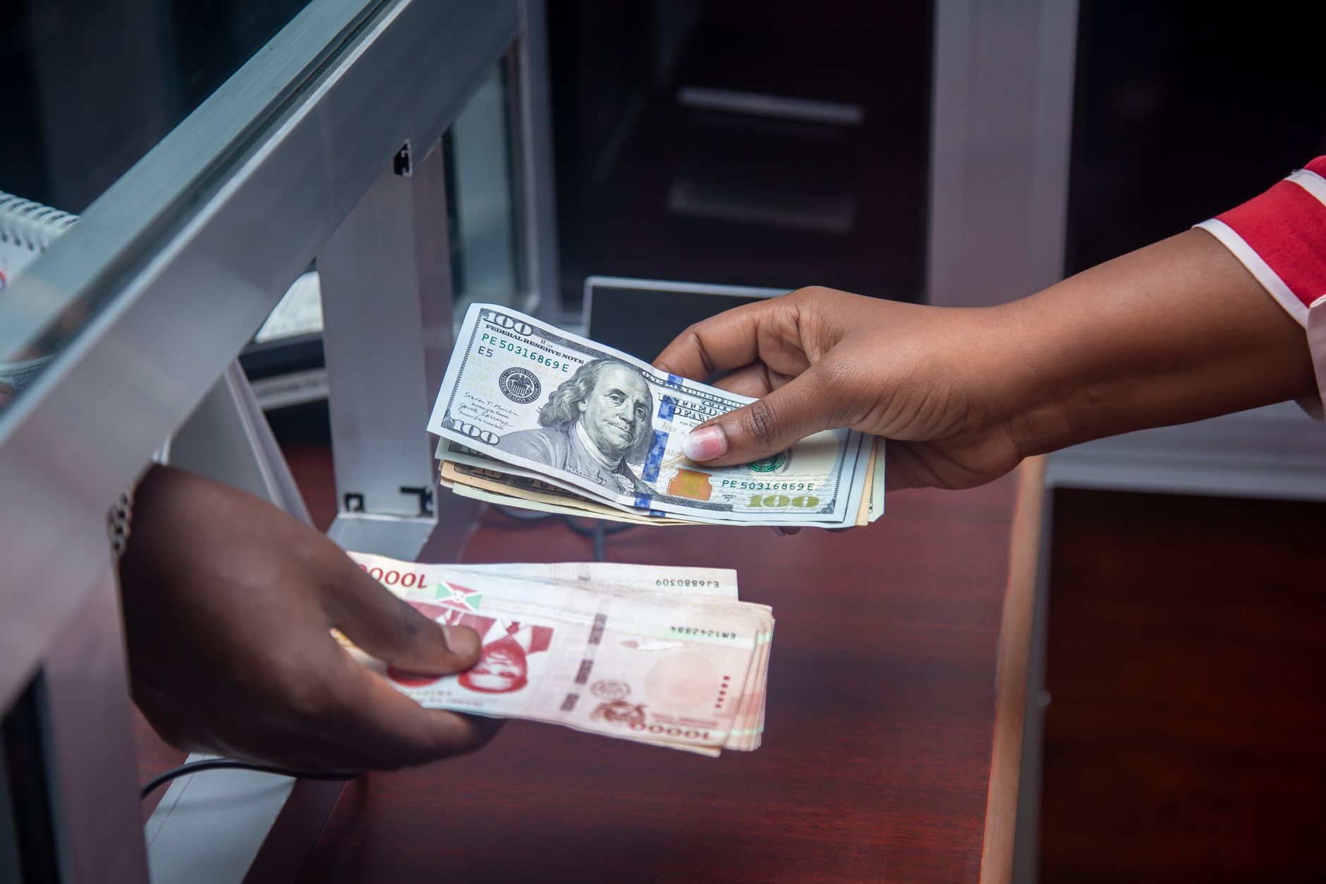 كيف تقيم جودة خدمة العملاء في البنك قبل فتح حساب بنكي