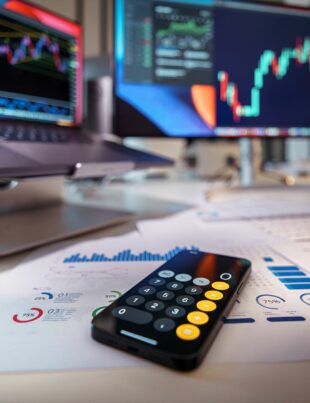 كيف تختار العملة الرقمية المثالية للتداول اليومي في السوق العربي