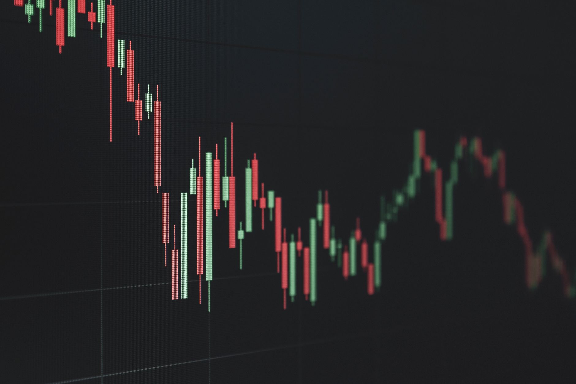 كيف يغيّر تقلب أسعار النفط سلوك الادخار لدى الأسر السعودية