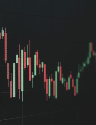 كيف تقلبات النفط تؤثر على قروض السكن وتكلفة السكن في السعودية