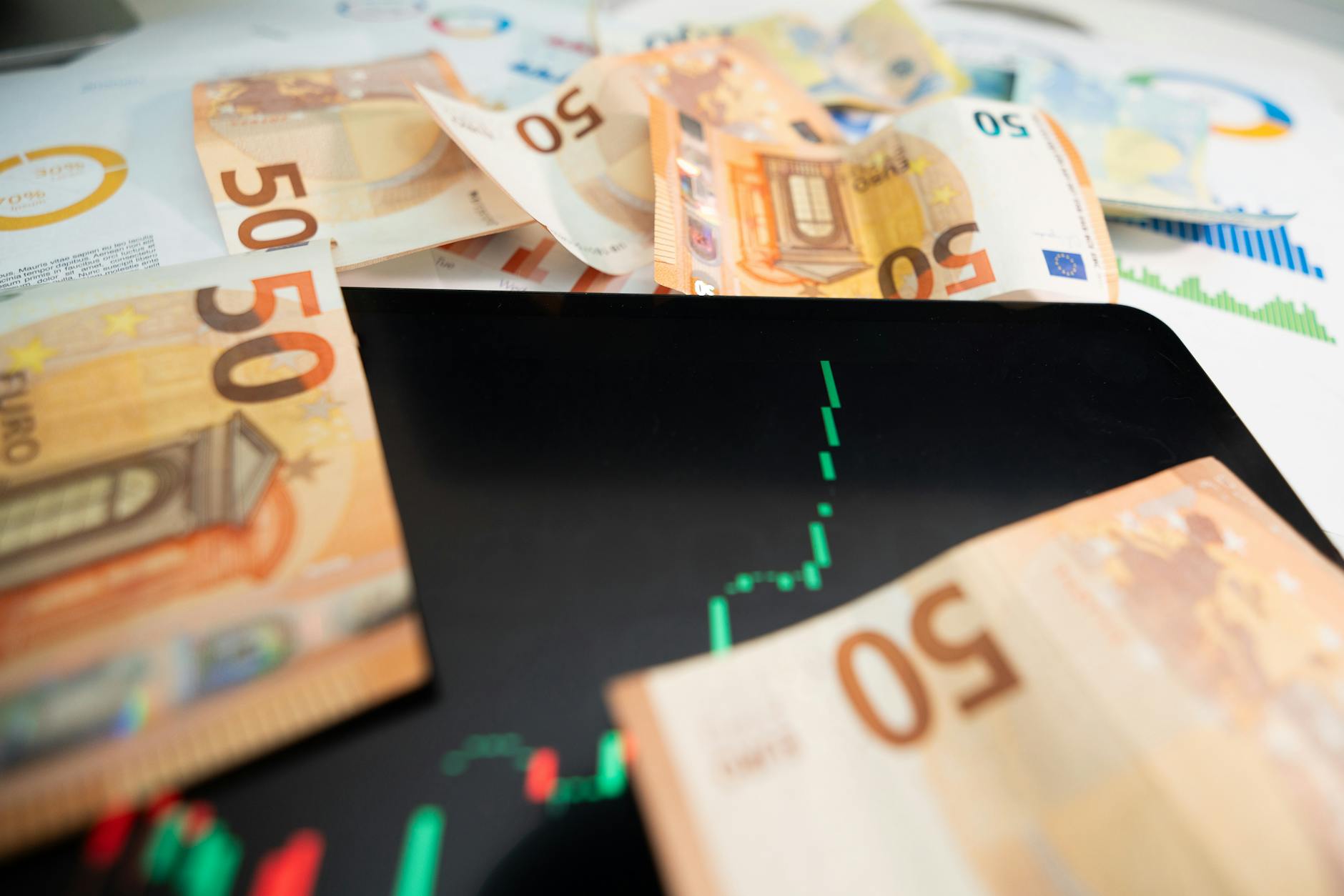 تقلب النفط وسعر الريال: ما هو تأثير ذلك على الصادرات غير النفطية في السعودية؟