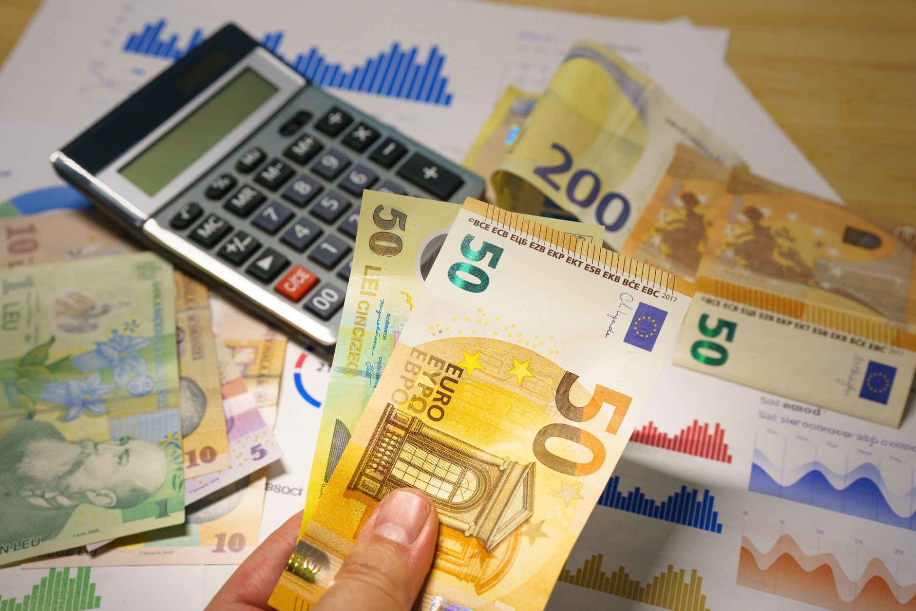 تداول EUR/USD بناءً على بيانات ميزان المدفوعات الأوروبية: دليل عملي للمستثمر العربي