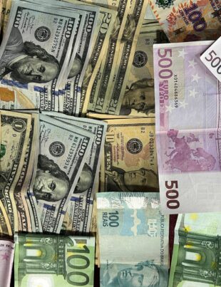 تقلبات أسعار العملات: فهم العوامل المؤثرة على الدولار، اليورو، والريال