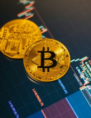 الشراء عبر الإنترنت: هل تختار الصناديق المتداولة أم الذهب والفضة الفعلية؟