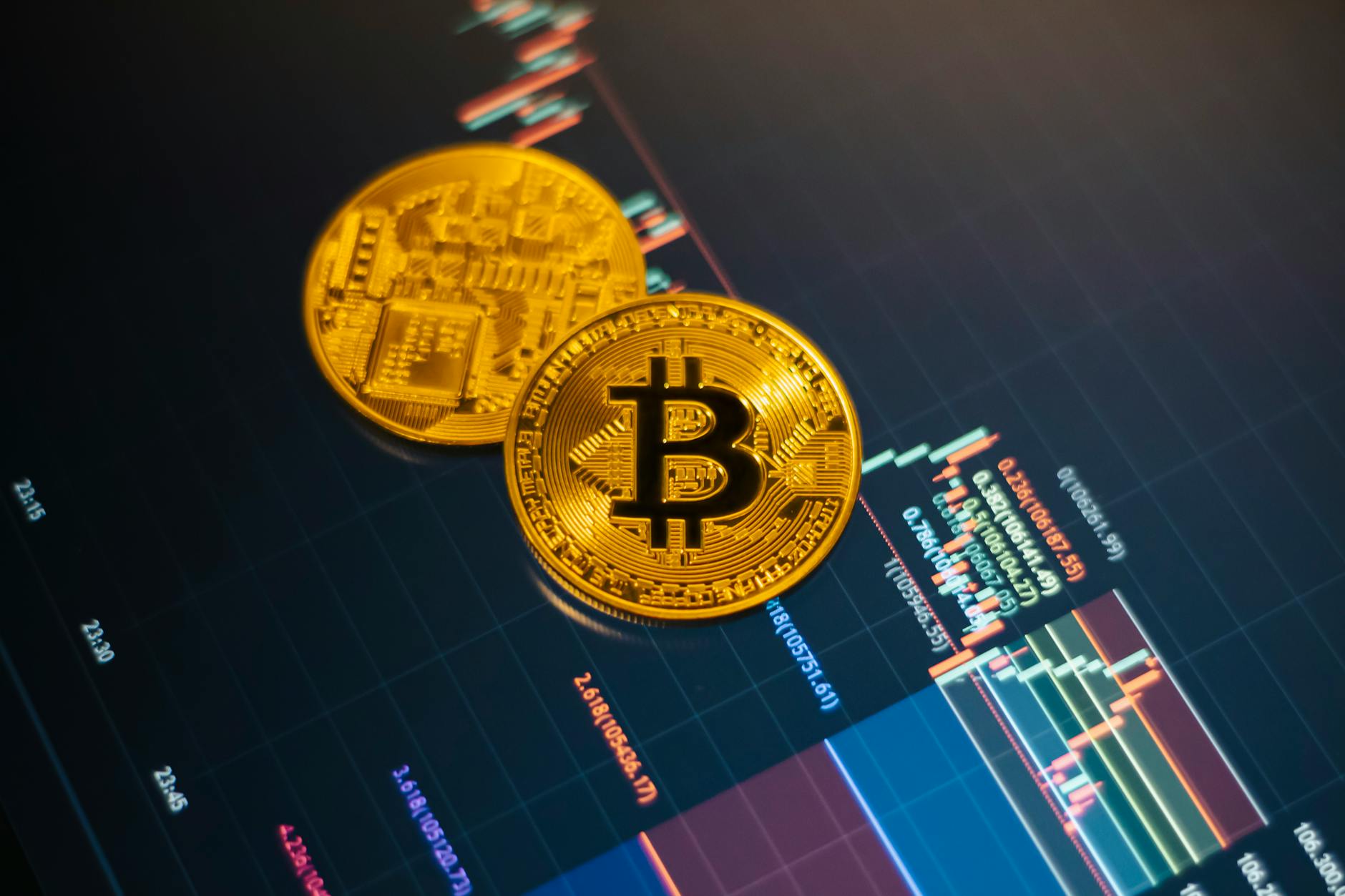 الشراء عبر الإنترنت: هل تختار الصناديق المتداولة أم الذهب والفضة الفعلية؟