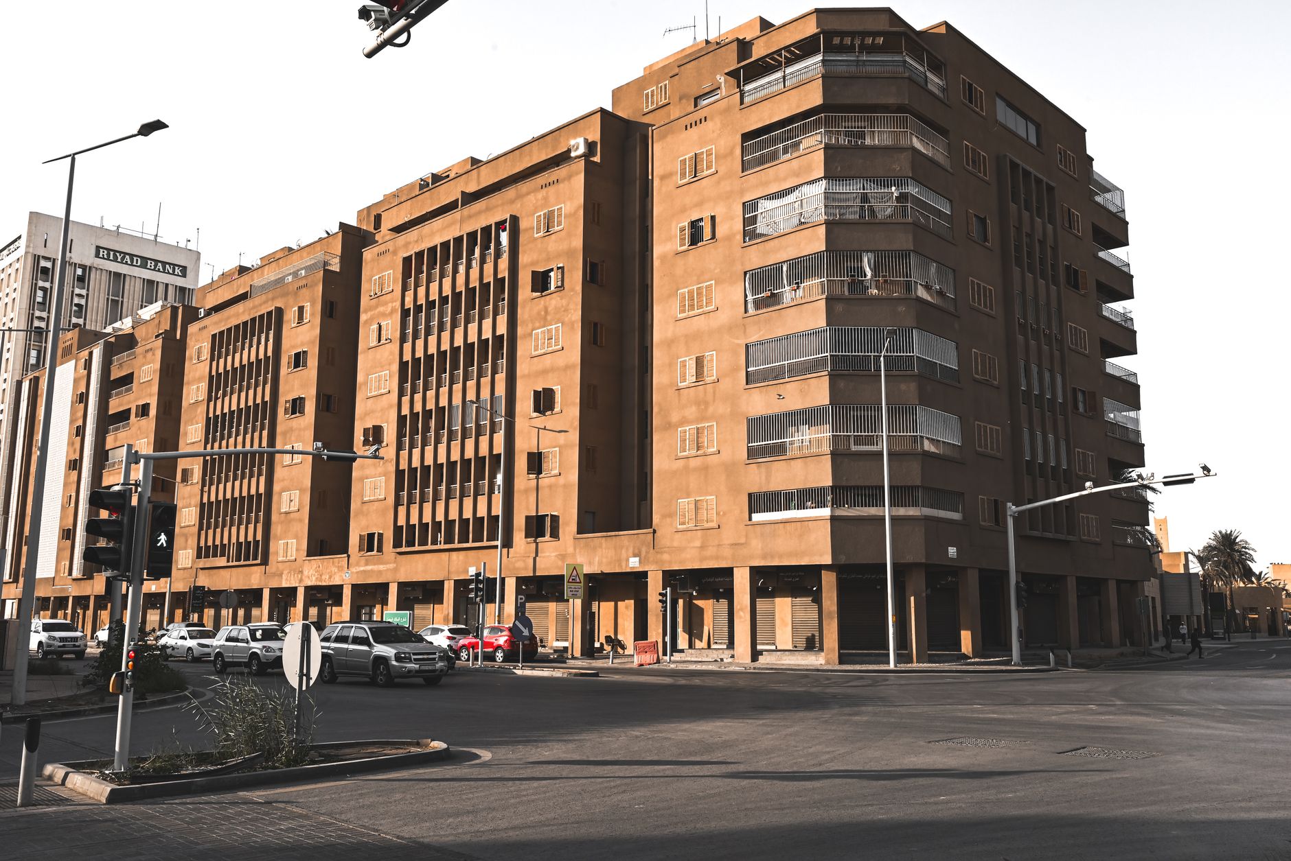 الضريبة على شراكات الأعمال: كيف تحسب ضريبة القيمة المضافة بين الشريك الطبيعي والشركة
