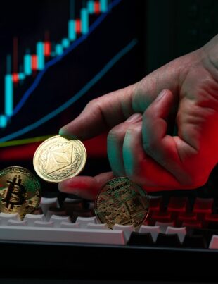 دليل التحليل الفني للبيتكوين وإيثيريوم: كيف تحدد نقاط الدخول والخروج