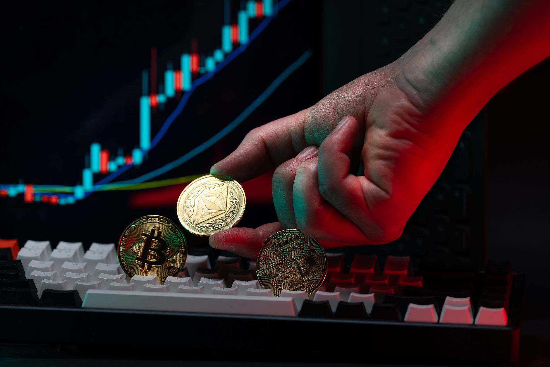 دليل التحليل الفني للبيتكوين وإيثيريوم: كيف تحدد نقاط الدخول والخروج