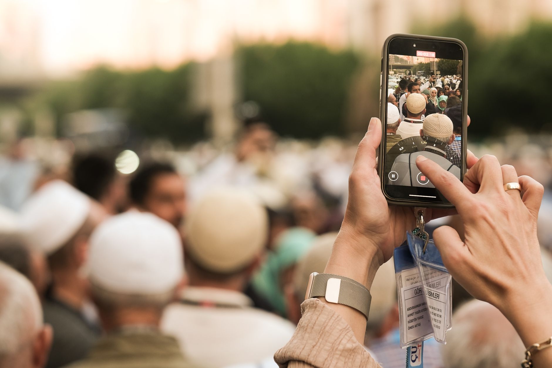 تقلب النفط يدفع الأسر السعودية إلى التحول إلى الدفع الرقمي: خطوات عملية لتقليل النفقات