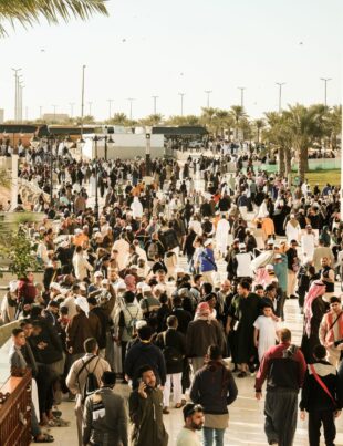 كيف تؤثّر تقلبات أسعار النفط على إنفاق الأسر السعودية على الرحلات الداخلية