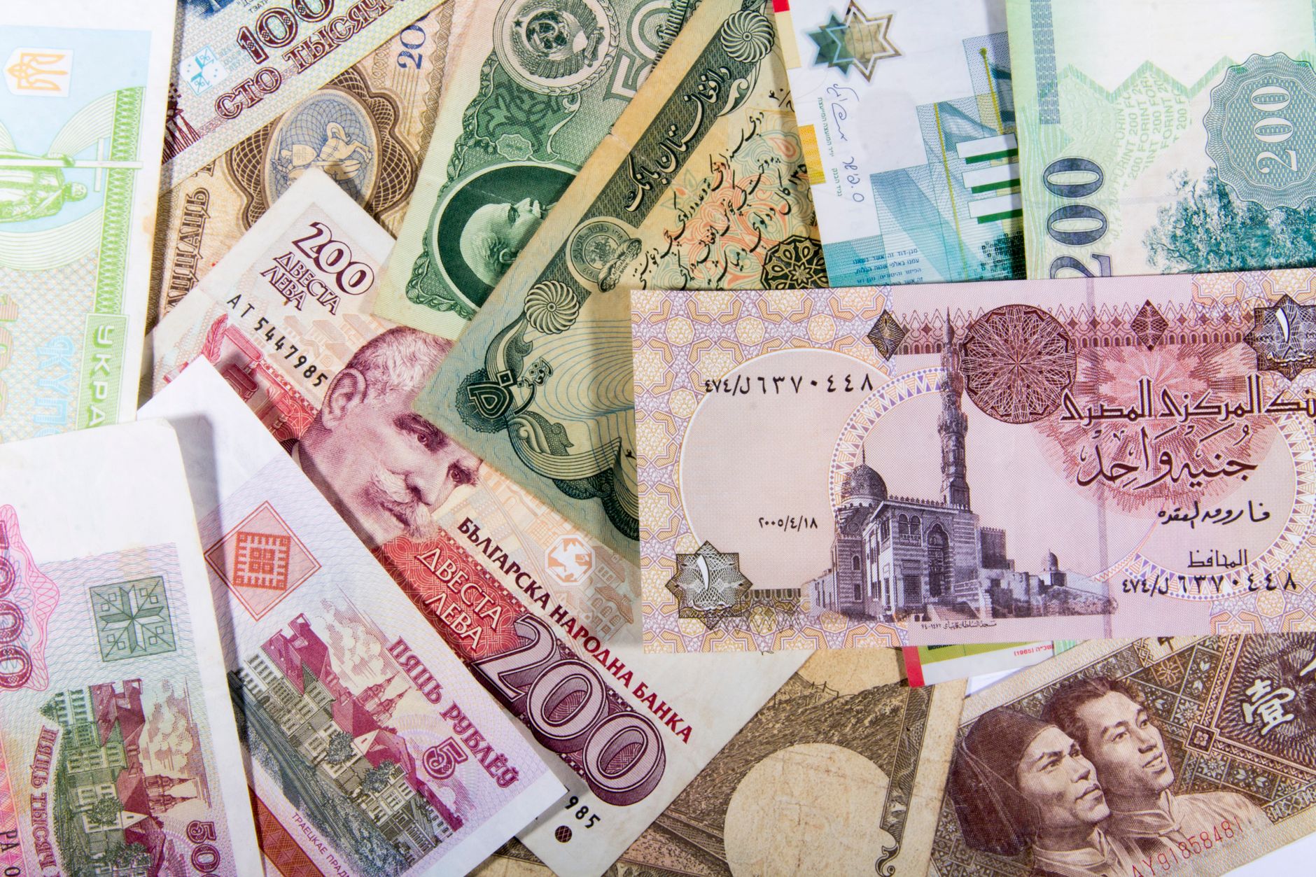 كيف تحسب ضريبة القيمة المضافة على مبيعاتك بالعملات الأجنبية في السعودية