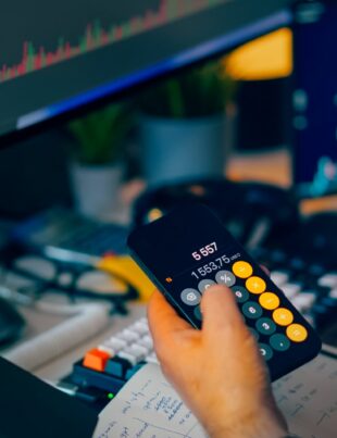 دليل عملي لحساب الفائدة المتبادلة (Swap) في صفقات الفوركس وتجنّب المفاجآت