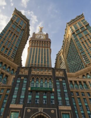 كيفية حساب ضريبة القيمة المضافة على الاشتراكات الشهرية للخدمات السحابية في السعودية