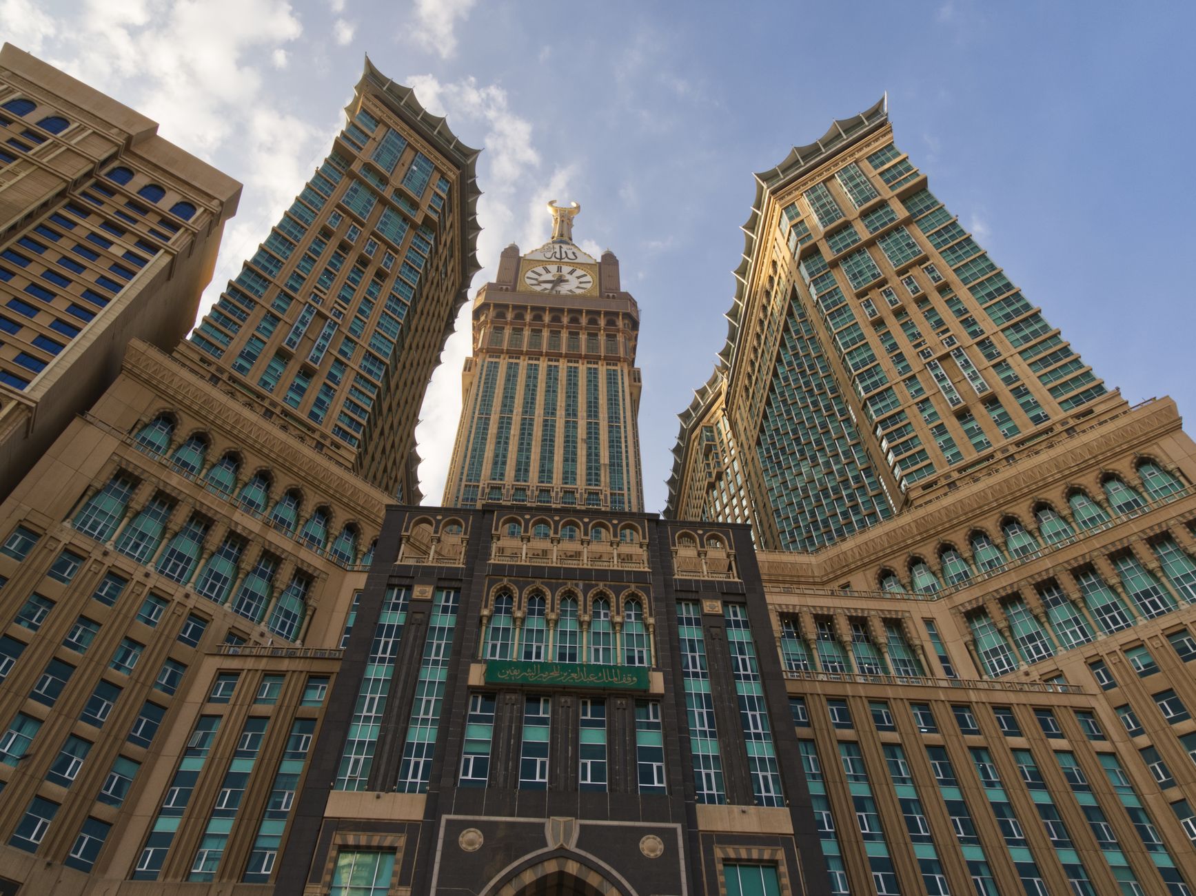 كيفية حساب ضريبة القيمة المضافة على الاشتراكات الشهرية للخدمات السحابية في السعودية
