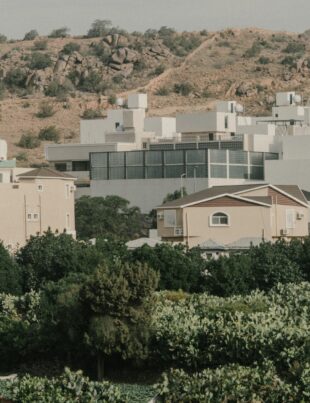 من أين تنبع زيادة الإيجارات في السعودية عندما يتأرجح سعر النفط؟