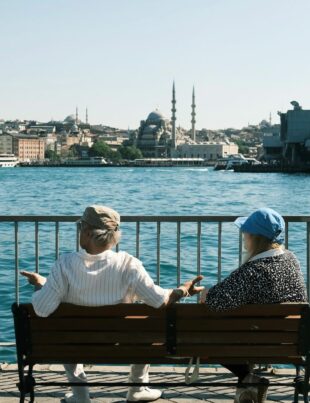 صناديق التقاعد في الشرق الأوسط: دليل عملي لتأمين دخل مستقبلي