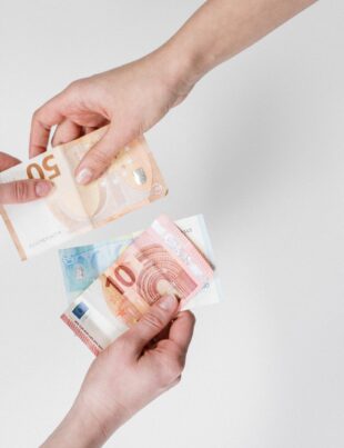 كيف تقلل فواتير الخدمات الشهرية وتزيد مدخراتك