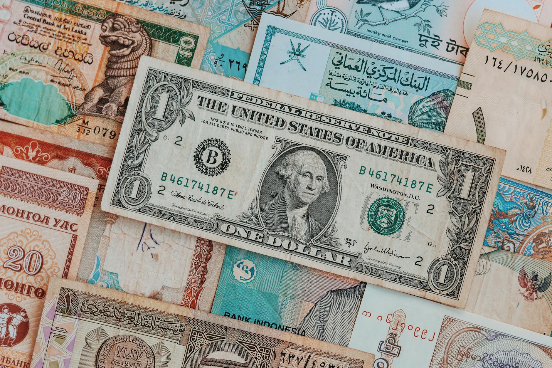 دليل شامل لسعر الدولار اليوم وسعر اليورو وتحويل العملات إلى الريال