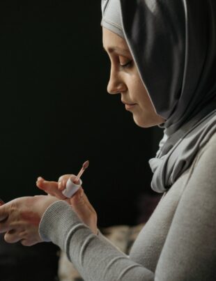 كيف تموّل مشروع تصنيع منتجات تجميل حلال بنظام الصكوك الإسلامية؟