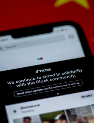 كيف تحول المحادثات الخاصة على يوتيوب وتيك‑توكس إلى مبيعات أفيلييت مستمرة
