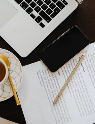 فن التفاوض في الفريلانس: كيف تحافظ على حقوقك وتضمن ربحًا مستدامًا