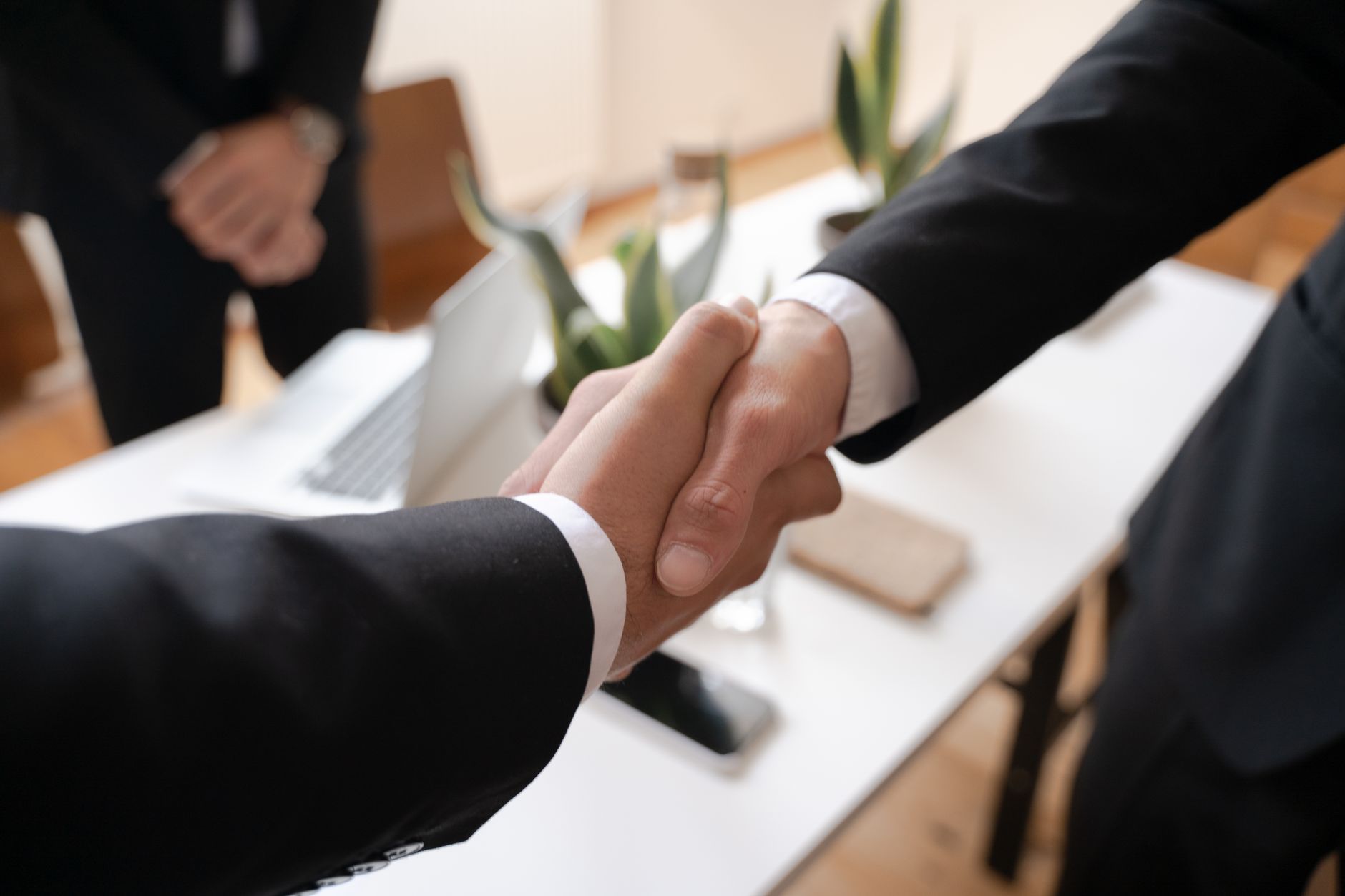 كيف تعزز هوامش ربح مشروعك الصغير بنقاش فعّال مع الموردين