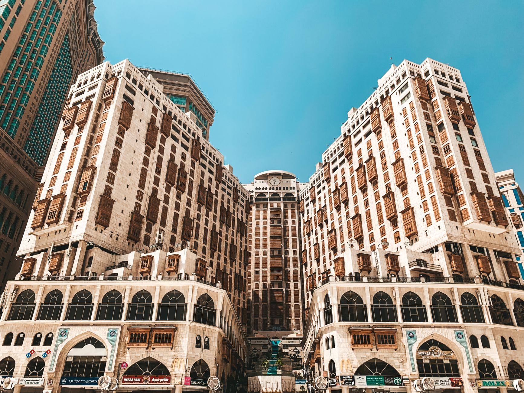 السياحة المفتوحة في السعودية: هل ستحول ميزان التجارة في ظل تقلب أسعار النفط؟