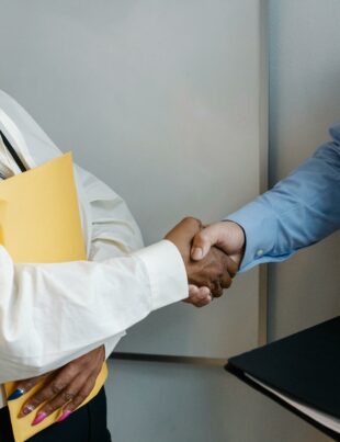 الشريك المناسب: سر نجاح مشروعك الصغير قبل أن يبدأ