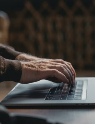 العمل الحر للمتقاعدين: كيف تحول خبرتك إلى مصدر دخل مستدام