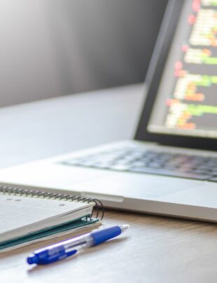 كيف تحول خبرتك في أدوات الإنتاجية إلى خدمة فريلانس تدفع بانتظام