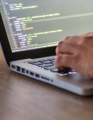 أتمتة الأعمال بالـ No‑Code: كيف تحول مهارة بسيطة إلى مصدر دخل ثابت في العمل الحر