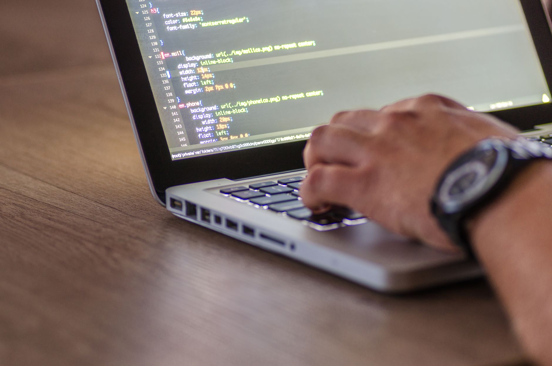 أتمتة الأعمال بالـ No‑Code: كيف تحول مهارة بسيطة إلى مصدر دخل ثابت في العمل الحر