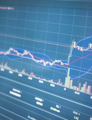 تقييم مشاريع العملات الرقمية عبر مؤشرات السلسلة: دليل عملي للمتداول العربي