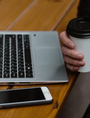 كيف تحوّل عملك الحر إلى علامة تجارية شخصية وتستقطب عملاء مباشرة