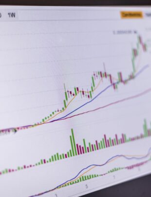 كيف تتابع حركة المحافظ الكبيرة في البيتكوين لتتخذ قرارات استثمارية أدق